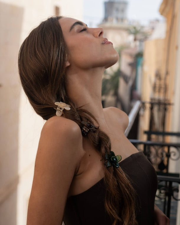 Set de Mini Pinzas Florales Forest Blend de Wombox - set de accesorios de pelo - detalle