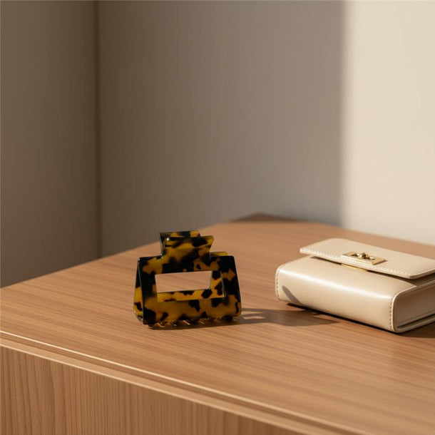 Pinza Cuadrada Amber Tortoise de Wombox - pinza de pelo - detalle