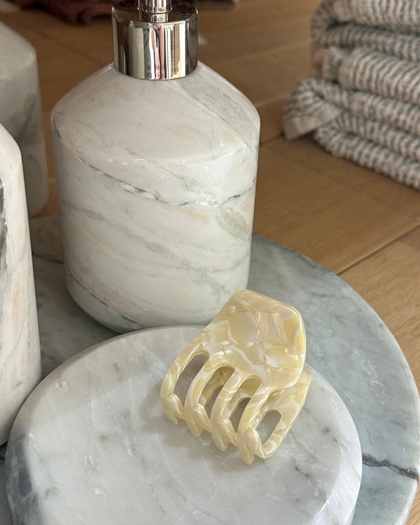 Mini Pinza Marble de Wombox - mini pinza de pelo - detalle