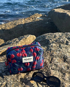 Neceser Rouge Cherry de Wombox - neceser de viaje - detalle