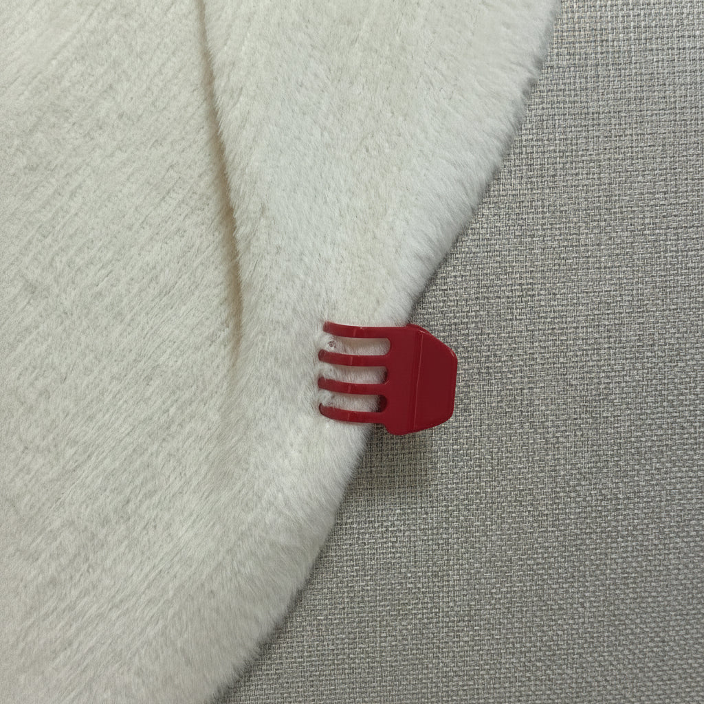 Mini Claw Hair Clip in Bloody Mary
