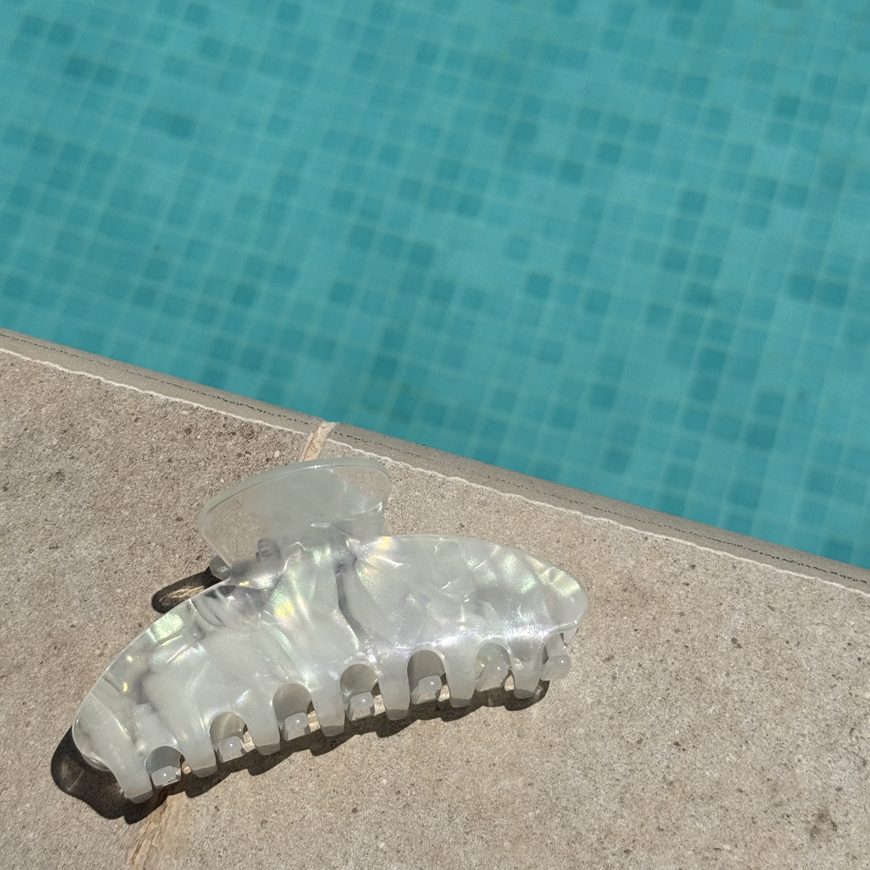 Belle Clip in Translucent