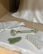 Gua sha de jade natural de Wombox - gua sha de jade - detalle