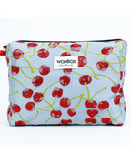 Neceser Blushing Cherry de Wombox - neceser de viaje - primer plano