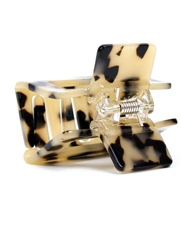 Pinza Cuadrada Creamy Tortoise de Wombox - pinza de pelo - primer plano